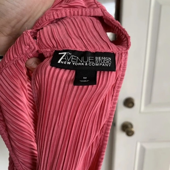 7th Avenue Design Studio Sleeveless Pleated  Top Medium New York & Company Pink - Picture 6 of 6